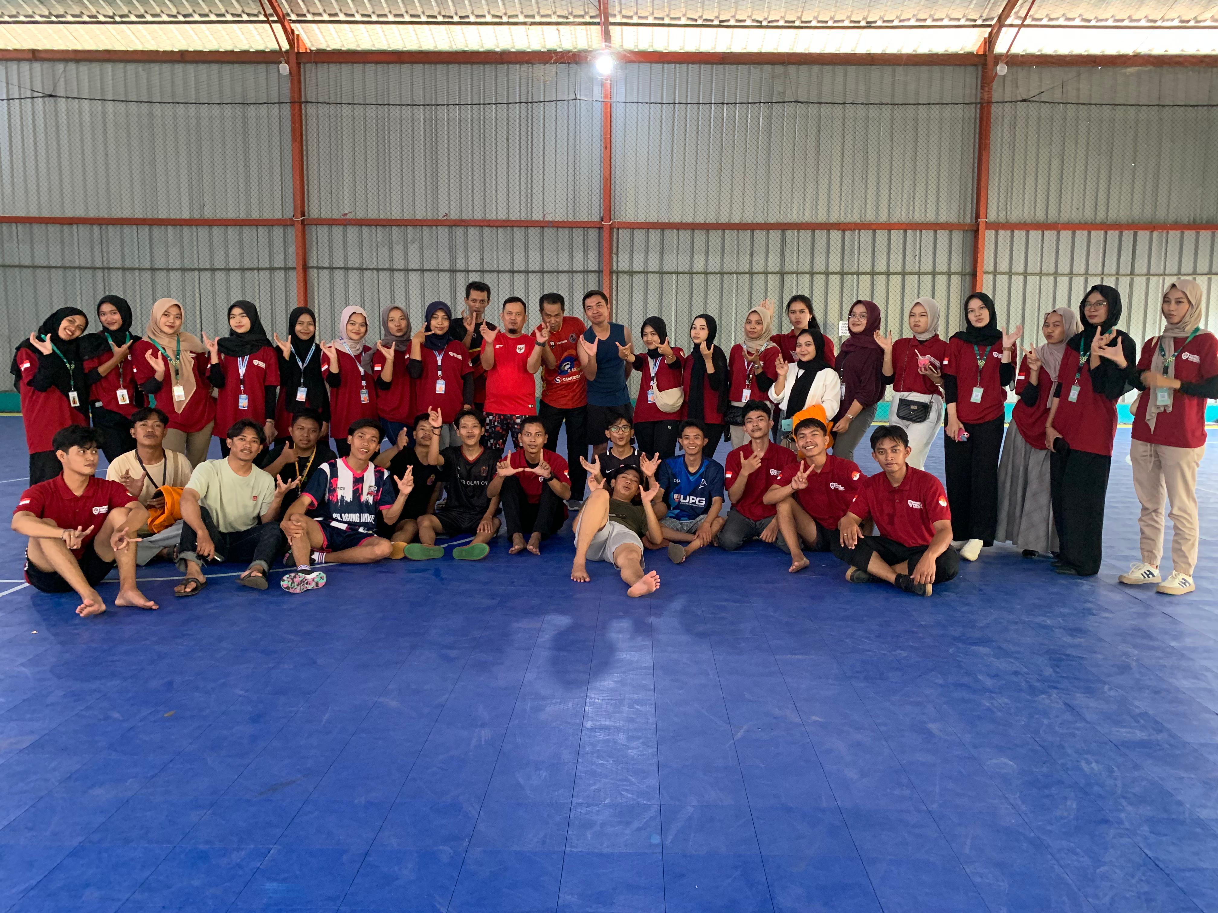 Futsal Bersama: Sinergi Aparat Kelurahan Se-Kecamatan Curug & KKM Universitas Primagraha